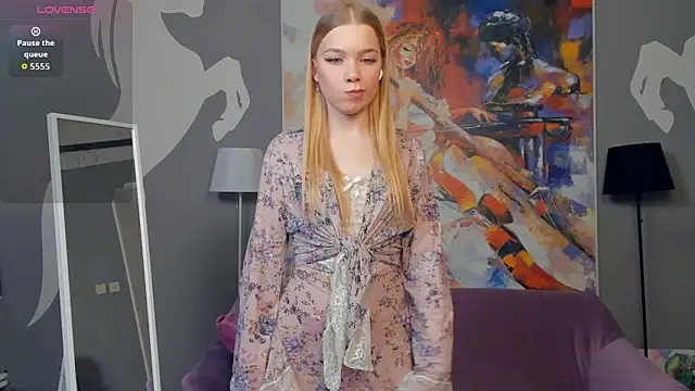 Snapshot of FloraBonde chatting on October 12, 12:07 pm FloraBonde online show from October 12, 12:07 pm