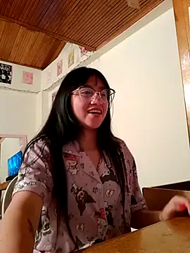 Snapshot of Arielle_lov chatting on October 1, 12:04 am Arielle lov online show from October 1, 12:04 am