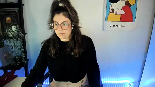 Rosiee69  online show from May 24, 10:31 pm