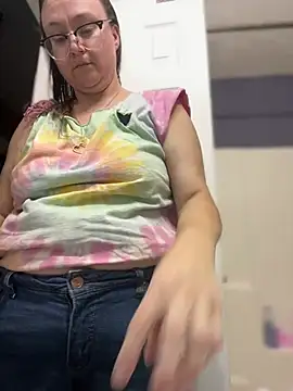 HTXBELLE online show from April 29, 9:42 pm