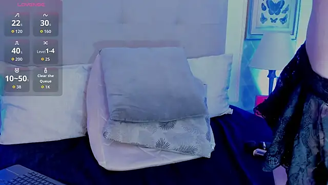 Carlaguzman  online show from October 13, 3:58 pm