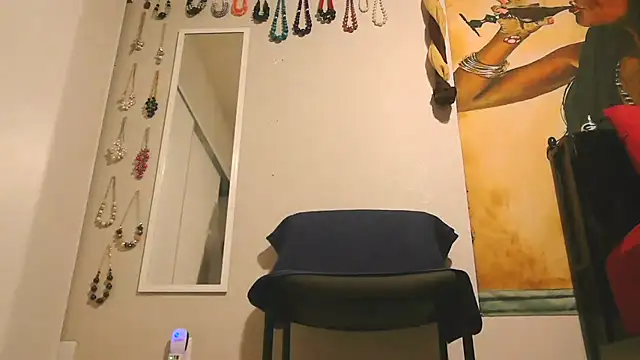 Queenanitadix online show from January 6, 11:36 am