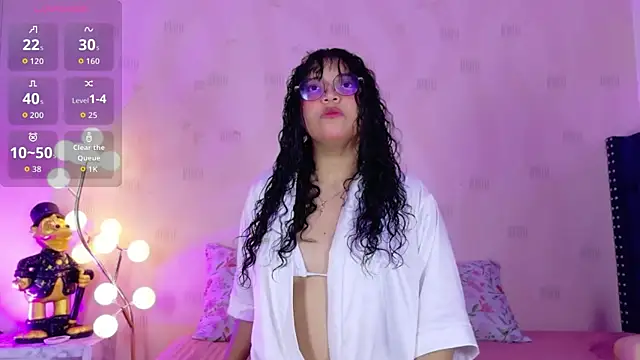 innocenthazel online show from June 23, 2:53 am