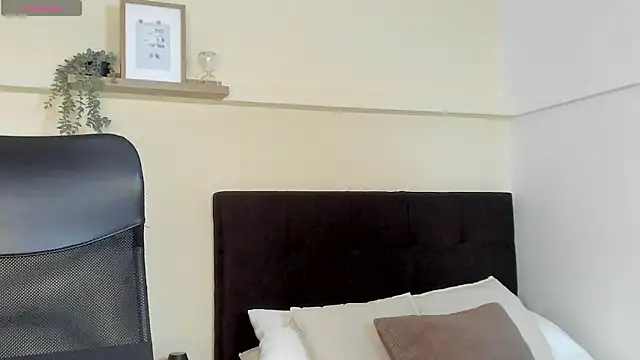 Lucia Brown  online show from July 22, 8:32 pm