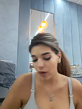 Snapshot of Bella_Posh chatting on October 12, 7:44 am Bella Posh online show from October 12, 7:44 am