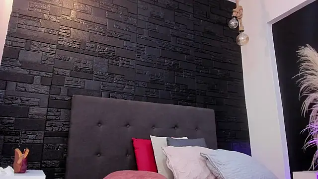 Maite Smith  online show from October 12, 12:40 pm