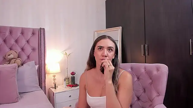 natashaleightt online show from February 15, 11:37 pm