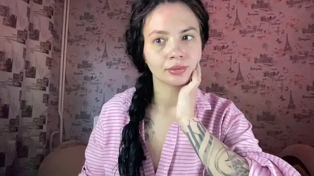 Just Scarlet  online show from September 29, 11:04 am