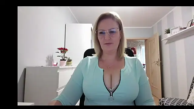 DianaLive online show from December 19, 9:01 am