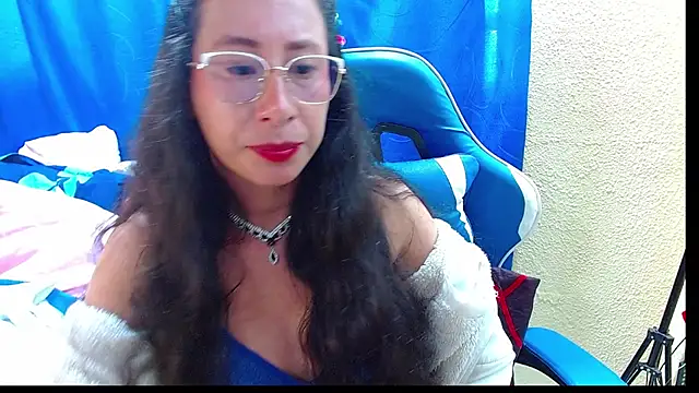 Gia leinn online show from July 22, 8:10 pm