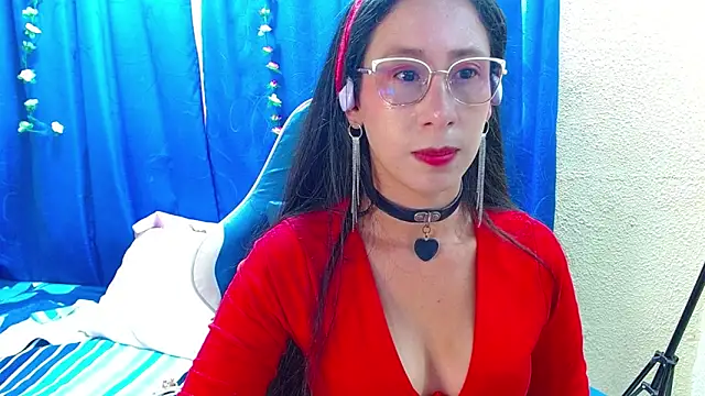 Gia leinn online show from April 29, 9:09 pm
