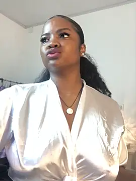Snapshot of ValerieBlakee chatting on October 4, 1:17 pm ValerieBlakee online show from October 4, 1:17 pm
