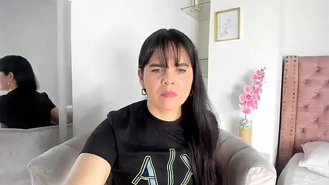 laura hotties online show from July 26, 1:52 pm