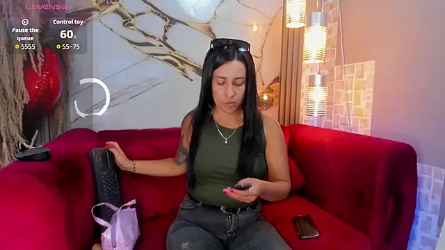 Bella williamss  online show from June 9, 7:46 pm