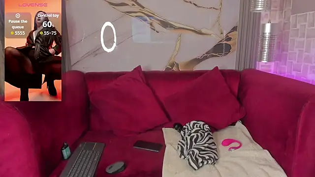 Bella williamss  online show from December 1, 7:05 pm