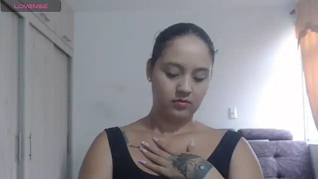 Anthonela Queen online show from December 4, 1:46 pm