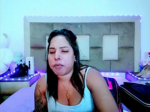 indiantopaz694u online show from June 26, 7:20 am