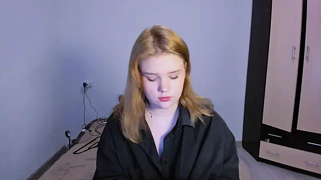 LaseyMoon online show from November 21, 9:22 am