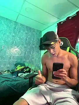 Snapshot of twinks_28 chatting on October 10, 8:14 pm twinks 28 online show from October 10, 8:14 pm