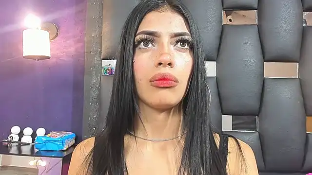 EMYCLARK01 online show from September 28, 5:25 am