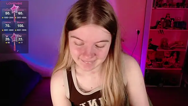 Strawberry juli online show from May 30, 1:14 am