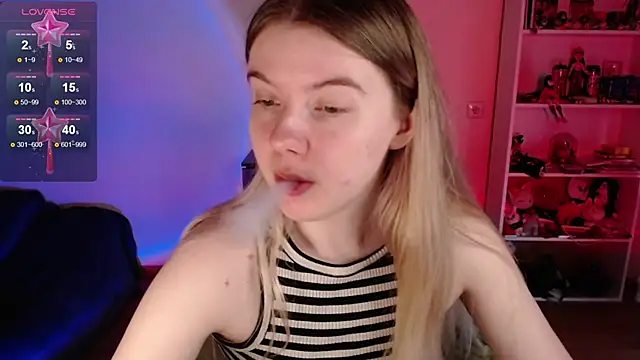 Strawberry juli online show from June 10, 6:56 am