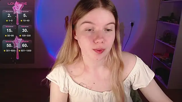 Strawberry juli online show from May 1, 11:57 am