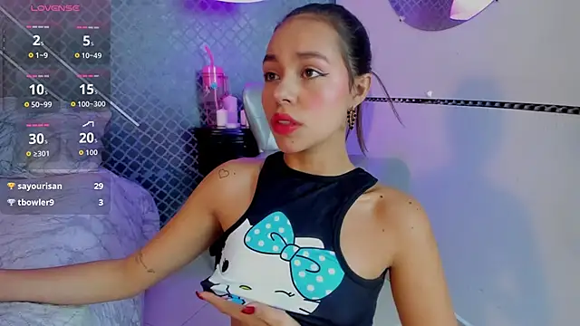 Snapshot of Aleja_bloom chatting on September 13, 12:46 pm Aleja bloom online show from September 13, 12:46 pm