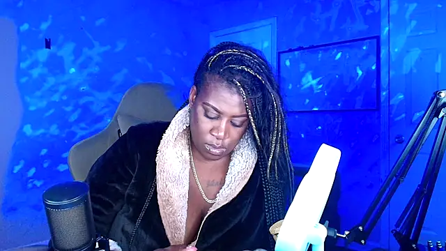 lovelyenigma365 online show from May 5, 3:42 am