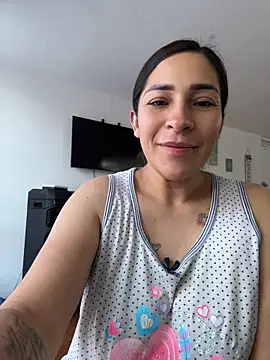 luna lgomez  online show from June 20, 11:14 am