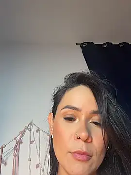 HotAlana  online show from June 16, 3:51 am