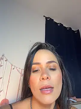 HotAlana  online show from June 11, 11:23 pm