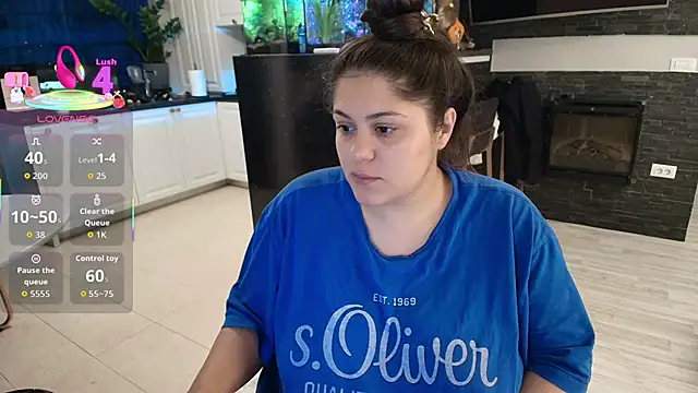 Layla- online show from October 24, 1:40 pm