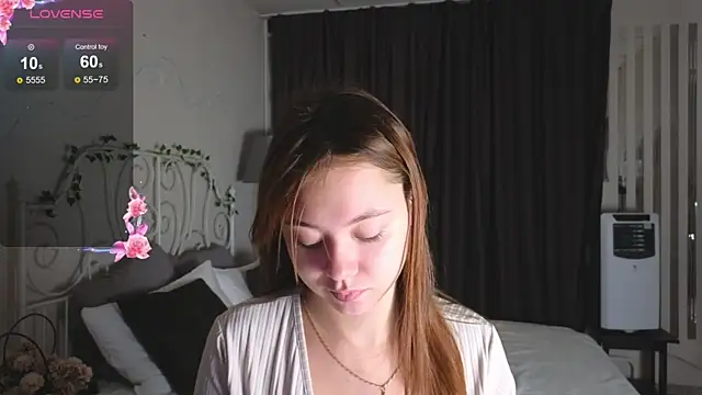 Snapshot of meow_mellie chatting on September 11, 1:28 am meow mellie online show from September 11, 1:28 am