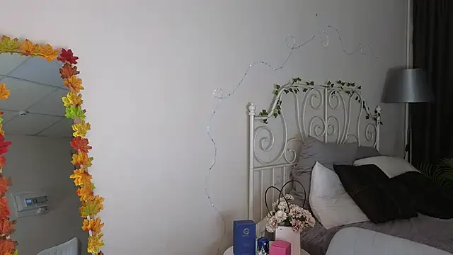 Snapshot of meow_mellie chatting on September 22, 2:43 am meow mellie online show from September 22, 2:43 am