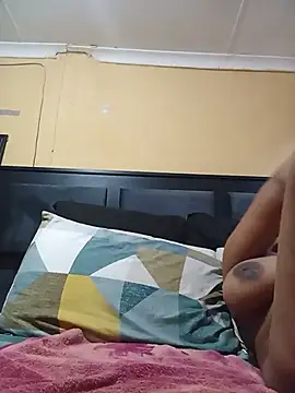 JuicyMilkyTizzy online show from May 23, 1:42 pm