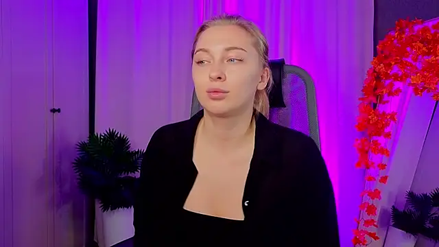 christie luv online show from November 8, 2:00 pm