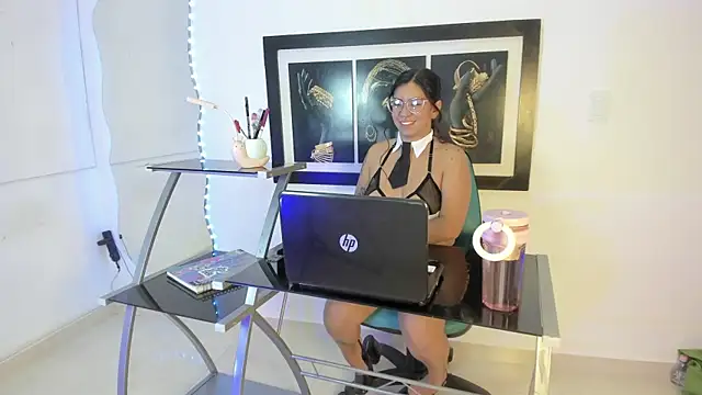 Snapshot of emilyy_cooperr chatting on September 11, 12:27 pm emilyy cooperr online show from September 11, 12:27 pm