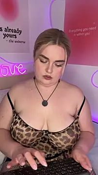 April Vancee online show from April 26, 11:30 am