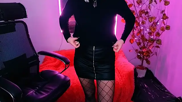 Miss Alice Silver online show from October 8, 4:11 pm