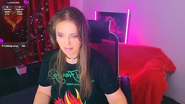 AnielaFox online show from June 6, 8:20 am