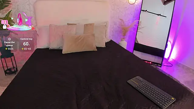 alanarouge online show from July 18, 11:46 am