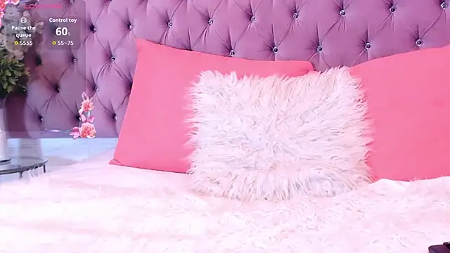 Mia Montess online show from October 4, 1:28 pm