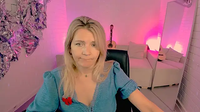 NicoleHitman online show from June 21, 11:36 am