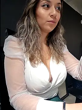 Isabella Varella online show from October 29, 1:26 pm