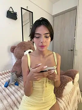 ZaraLuuv online show from March 13, 7:15 pm