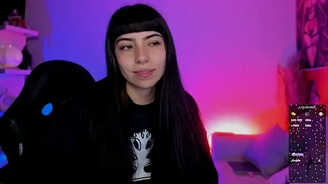 Snapshot of Saraa_Desiree chatting on October 17, 11:30 pm Saraa Desiree online show from October 17, 11:30 pm