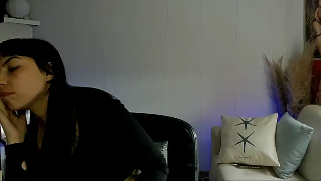 Snapshot of Saraa_Desiree chatting on September 10, 3:01 pm Saraa Desiree online show from September 10, 3:01 pm