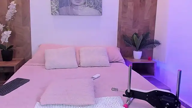 isabella winkler online show from July 30, 11:33 am