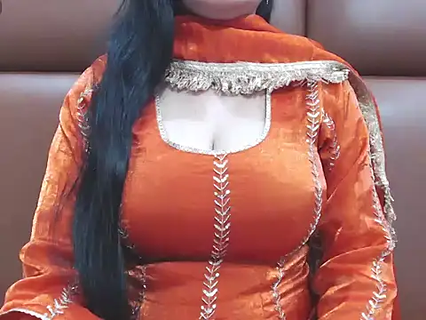 RealNaina online show from February 8, 5:27 pm